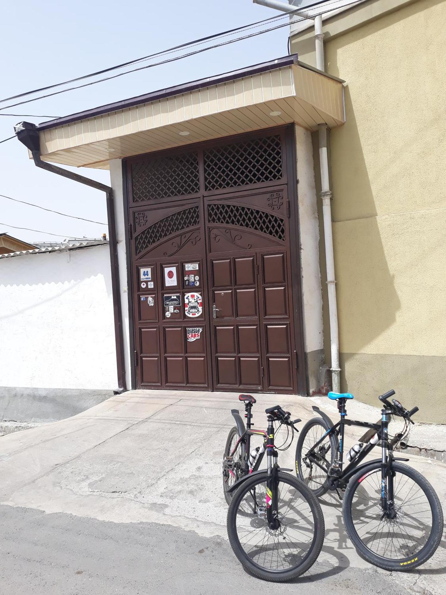 City Hostel 杜尚别 外观 照片