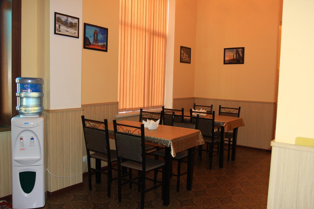 City Hostel 杜尚别 外观 照片